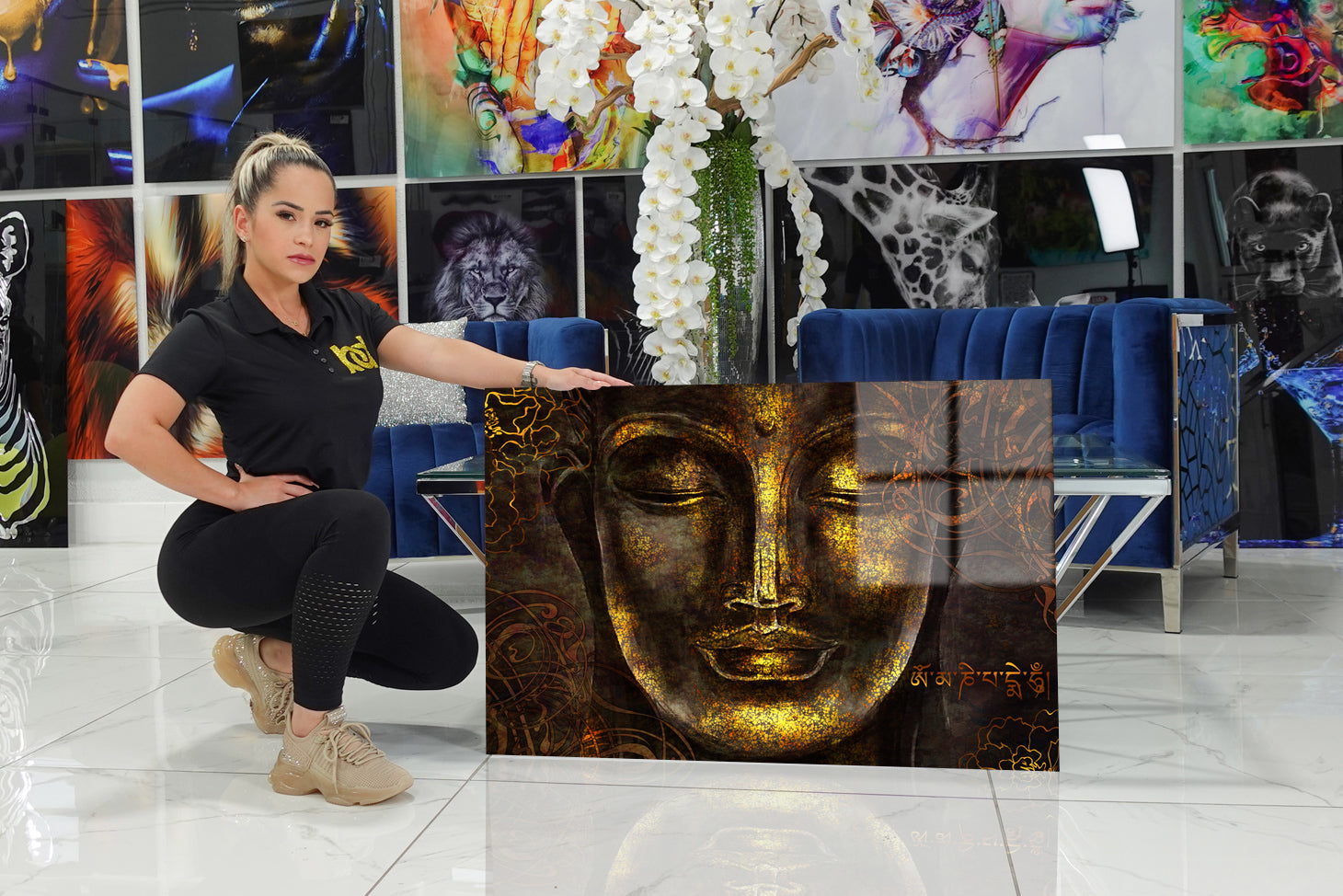 Golden face design expressing sensations of luxury and antiquity